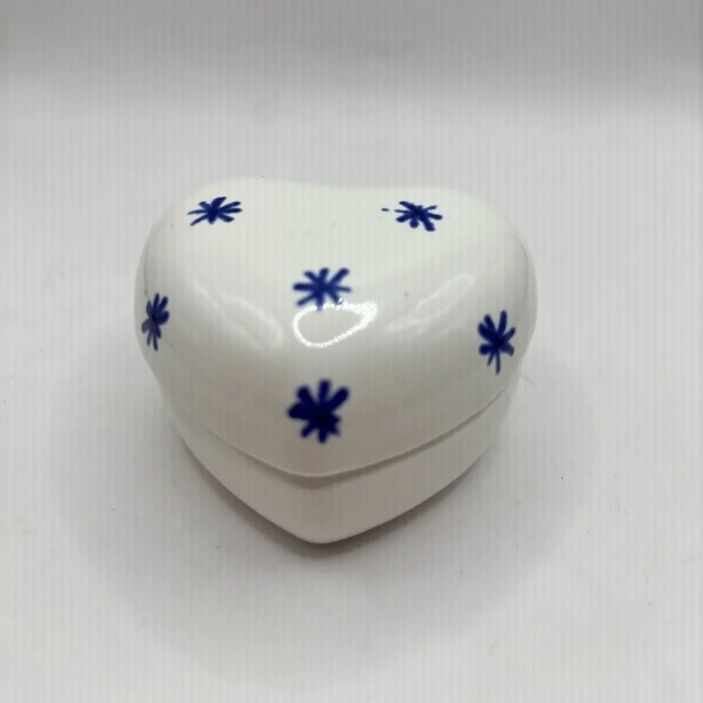 Italy Trinket Box Lidded Hand Painted Porcelain starburst with Delft paintings